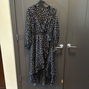 Medress black with small purple yellow flowers